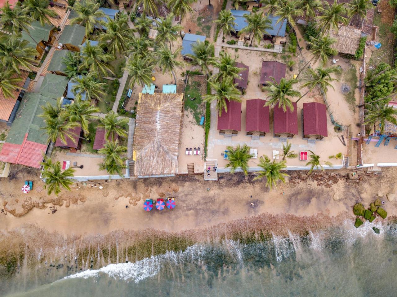 Vista Praia Beach Resort Anjuna Buitenkant foto