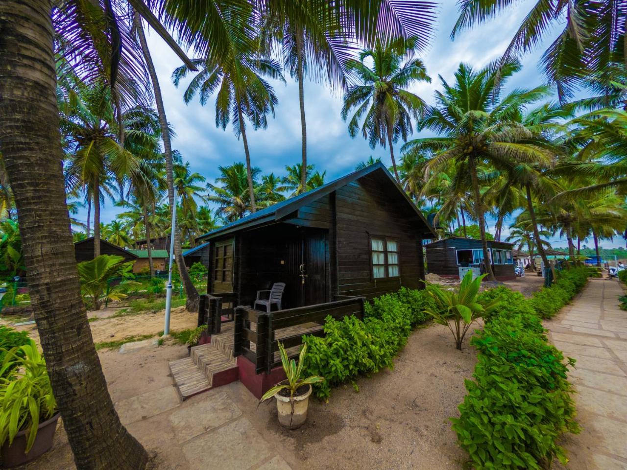 Vista Praia Beach Resort Anjuna Buitenkant foto