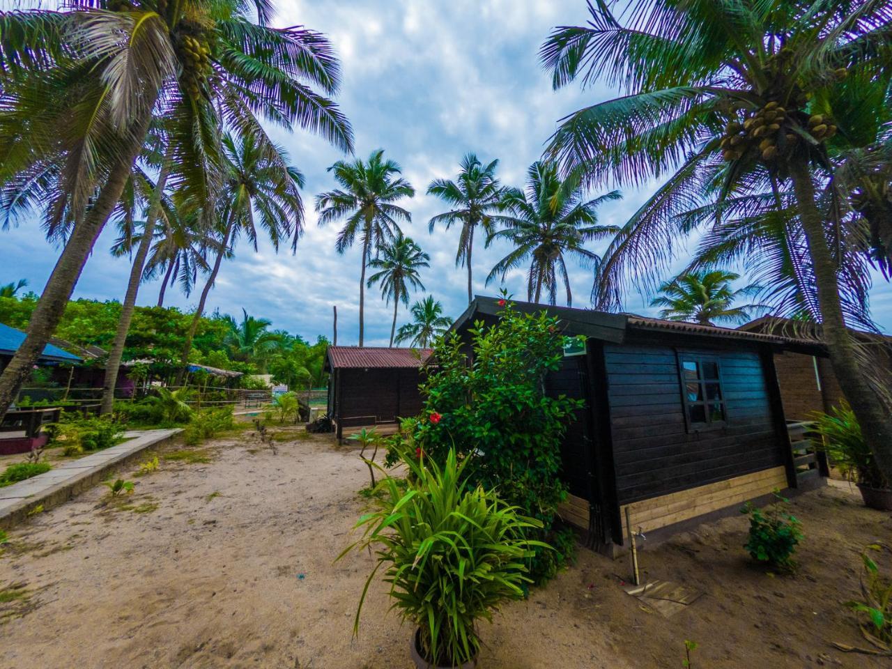 Vista Praia Beach Resort Anjuna Buitenkant foto