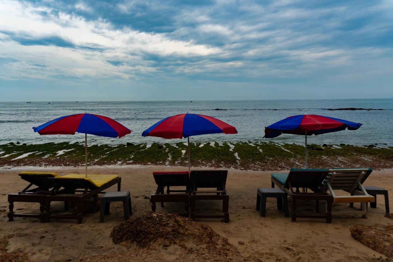 Vista Praia Beach Resort Anjuna Buitenkant foto
