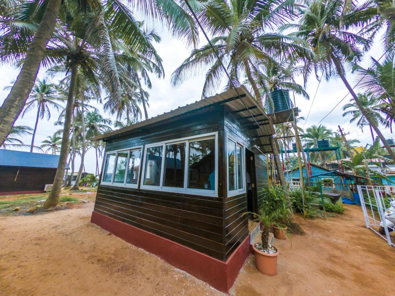Vista Praia Beach Resort Anjuna Buitenkant foto