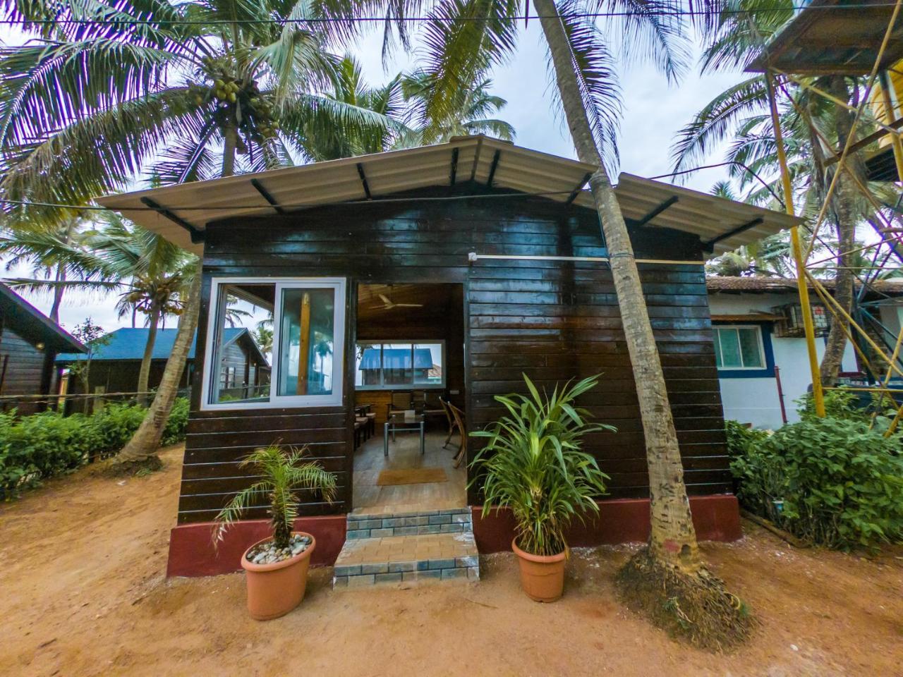 Vista Praia Beach Resort Anjuna Buitenkant foto