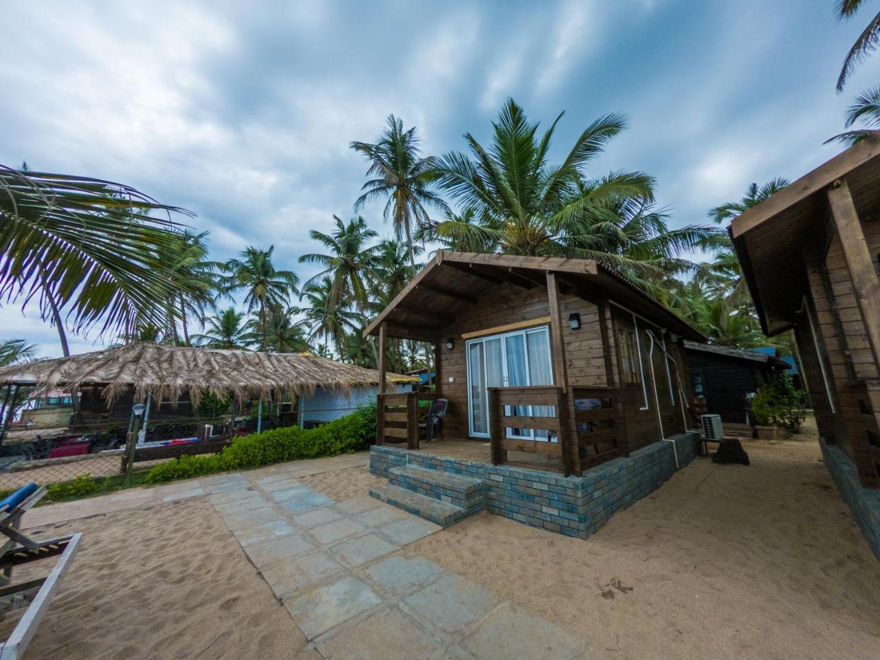 Vista Praia Beach Resort Anjuna Buitenkant foto