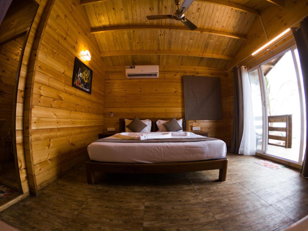 Vista Praia Beach Resort Anjuna Buitenkant foto