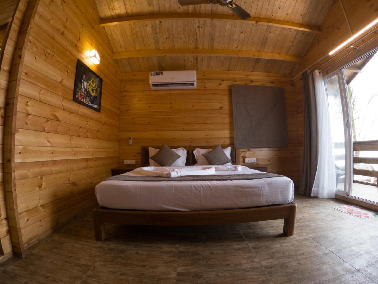 Vista Praia Beach Resort Anjuna Buitenkant foto
