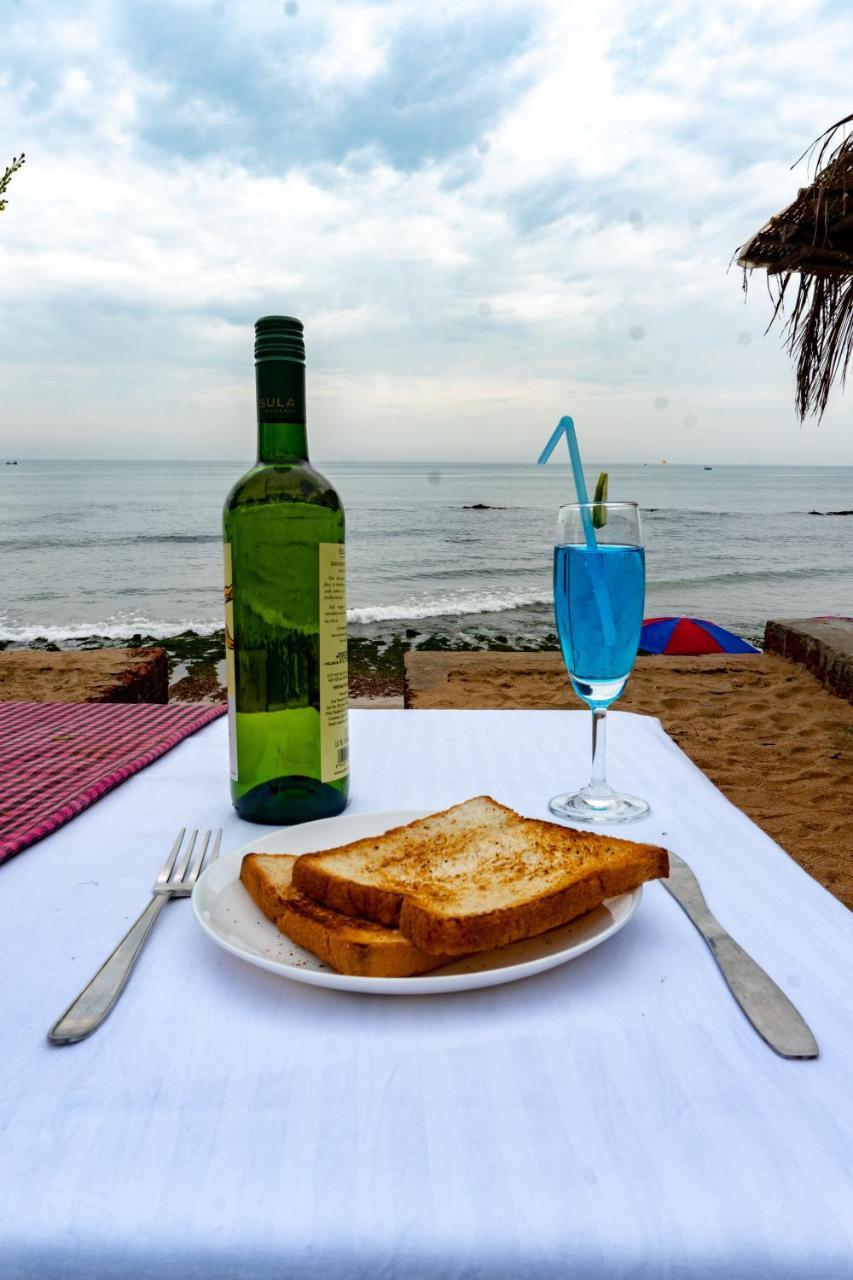 Vista Praia Beach Resort Anjuna Buitenkant foto